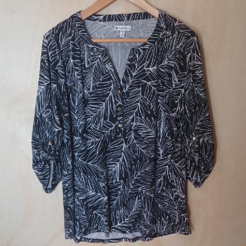 Kate Park Leaf Print V-Neck Top With Roll-Tab Sleeves Stretchy PXL